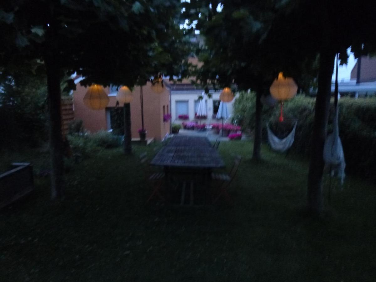 Beatrice'S Gardens Bed & Breakfast Nivelles Exterior photo